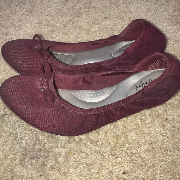 Maroon flats - Picture 2 of 2